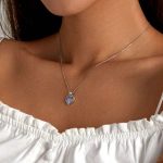 Silberne Halskette mit Fischschuppen-Herzanhänger