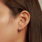 Silberne Creolen, weiß-rosa