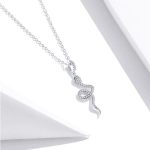 Silberne Halskette mit Schlangenanhänger