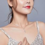 Silberne Halskette mit Schlangenanhänger