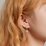 Silberohrringe, quadratisch