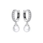 Silberohrringe mit Perlen