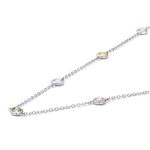 Silberne Halskette mit Glasperlen