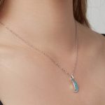 Silberne Halskette mit türkisfarbenem Mondanhänger