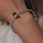 Silberanhänger, schwarze Katze