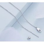 Silberne Halskette mit grünem Kristall