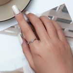 Silberner Damenring mit blauem Zirkonkristall, Größe 7