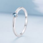 Silberner Damenring mit blauem Zirkonkristall, Größe 8