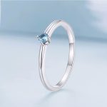 Ezüst gyűrű kék cirkóniumkristállyal, 7-es méret