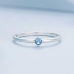 Ezüst gyűrű kék cirkóniumkristállyal, 7-es méret