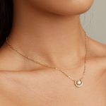 Silberne Halskette, Sonne und Mond