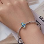 Silberner Anhänger, Außerirdischer