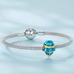 Silberner Anhänger, Außerirdischer