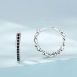 Silberne Damenohrringe mit schwarzem Kristall