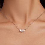 Silberne Halskette mit Perlenanhänger