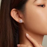 Silberne Damenohrringe mit lila Kristall