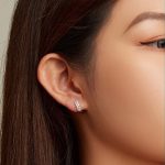 Silberohrringe mit weißem Kristall