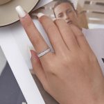 Silberner Damenring mit weißem Kristall, Größe 8