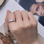 Silberring mit weißen Kristallen, Größe 7