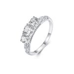 Silberring mit weißen Kristallen, Größe 8