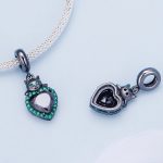 Silberanhänger, schwarze Katze