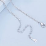 Silberne Halskette mit Kreuzanhänger