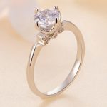 Silberner Verlobungsring mit Moissanit-Kristall, Größe 7