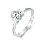 Silberner Verlobungsring mit Moissanit-Kristall, Größe 9