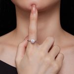 Silberner Verlobungsring mit Moissanit-Kristall, Größe 9