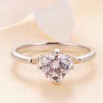 Silberner Verlobungsring mit Moissanit-Kristall, Größe 9