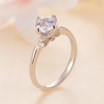 Silberner Verlobungsring mit Moissanit-Kristall, Größe 8