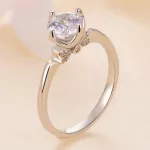 Silberner Verlobungsring mit Moissanit-Kristall, Größe 6