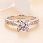 Silberring mit Moissanit-Kristall, Größe 7