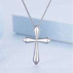 Silberne Halskette mit Kreuzanhänger, poliert