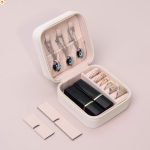 Schmuckkästchen für Charms, Ringe, Armbänder, Ketten, tragbar, gebrochenes Weiß