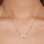 Silberne Halskette mit Schmetterlingsanhänger