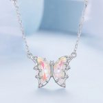 Silberne Halskette mit Schmetterlingsanhänger