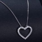 Silberne Halskette mit Moissanit-Kristall