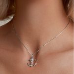 Silberne Halskette mit Ankeranhänger