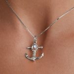 Silberne Halskette mit Ankeranhänger