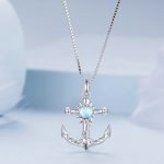 Silberne Halskette mit Ankeranhänger