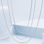 Silberne Halskette, dreifach