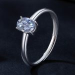 Silberring mit Moissanit-Kristall, Größe 6