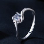 Silberring mit Moissanit-Kristall, Größe 6