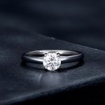 Silberring mit Moissanit-Kristall, Größe 10