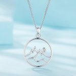 Silberne Halskette mit Berganhänger