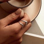 Silberring, V-förmig