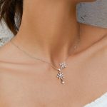 Silberne Halskette mit Schneeflockenanhänger