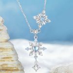 Silberne Halskette mit Schneeflockenanhänger