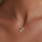 Silberne Halskette mit Bulldoggen-Anhänger